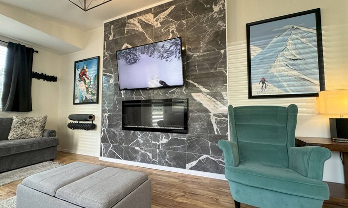 Sandpoint Condominio | Cozy First-Floor Condo 2 Fireplaces Sleeps 6 Near Schweitzer Mtn