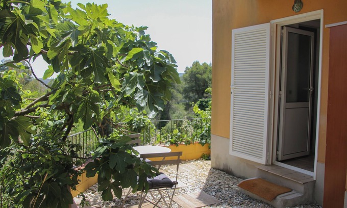 Vallirana Apartamento | Cozy Flat surronded by Nature Just Outside Barcelona