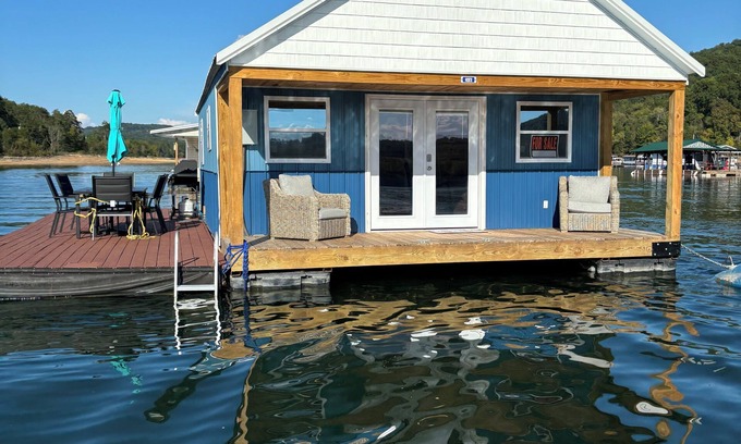 New Tazewell Alquiler De Eote | Cozy floating home, AC on Norris Lake at Straight Creek Marina