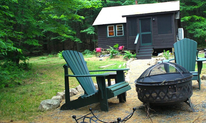 Lake Clear Cabina | Cozy four-season Adirondack Cabin —Close to Rail Trail & Lake