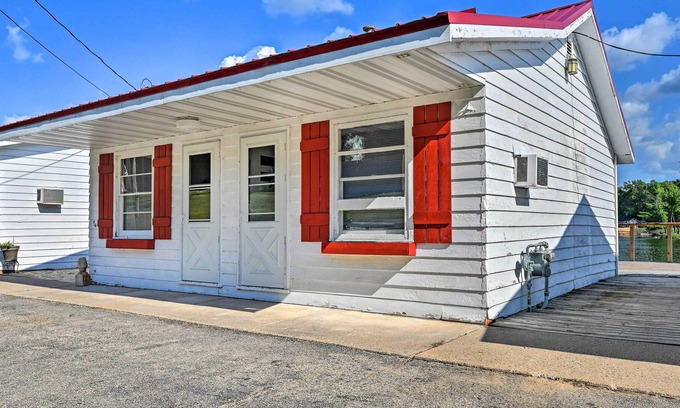 Friendship Cabina | Cozy Friendship Studio w/ Direct Lake Access!