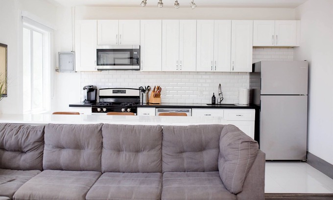 Sailboat Bend Apartamento | Cozy - full kitchen & 10ft island - 1.2G Wifi