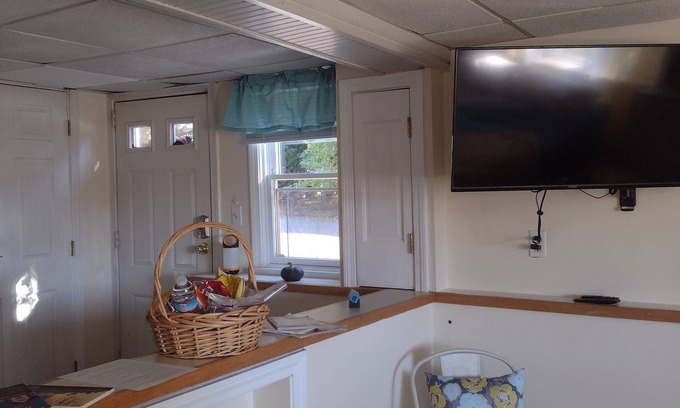 Prides Crossing Apartamento | Cozy fully equipped studio minutes from downtown Salem