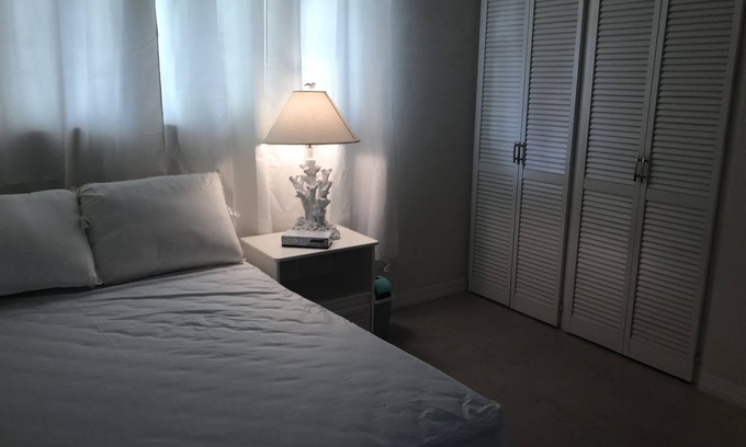 Oistins Apartamento | Acogedor apartamento de 1 dormitorio1bath completamente amueblado, ubicado en la costa sur