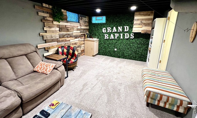 Creston Casa | Cozy Fun House Close to Breweries: Firepit & Games
