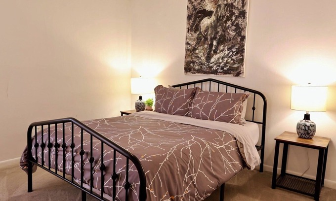 Westover Casa | Cozy, gallery-inspired stay, 5min to Fort Liberty
