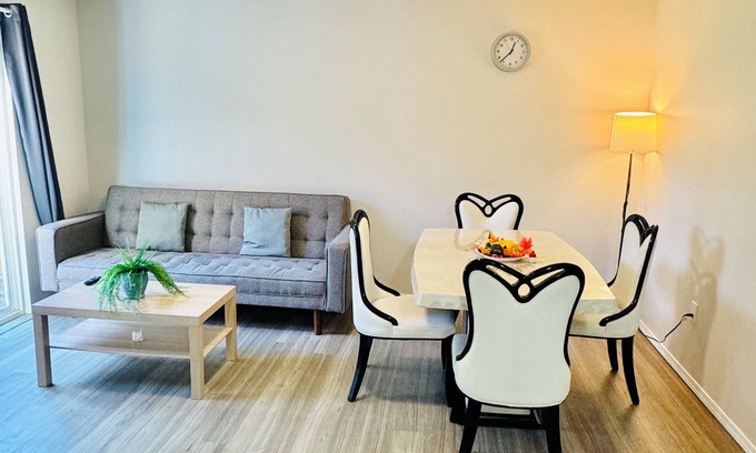 Lynn Valley Casa | Cozy Garden 2 bedrooms Suite in welcoming North Vancouver with WiFi