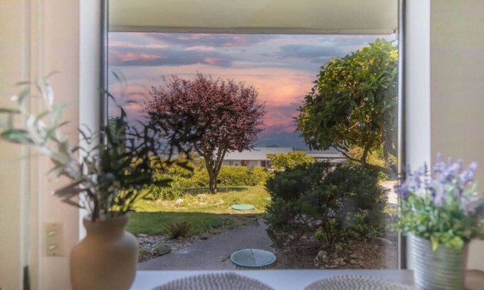 Oak Harbor Apartamento | Cozy Garden 4BR/1BA Lower Unit w/Ocean Views