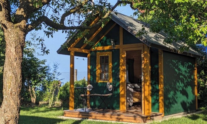 Ornbau Apartamento | Cozy garden shed to linger in with garage