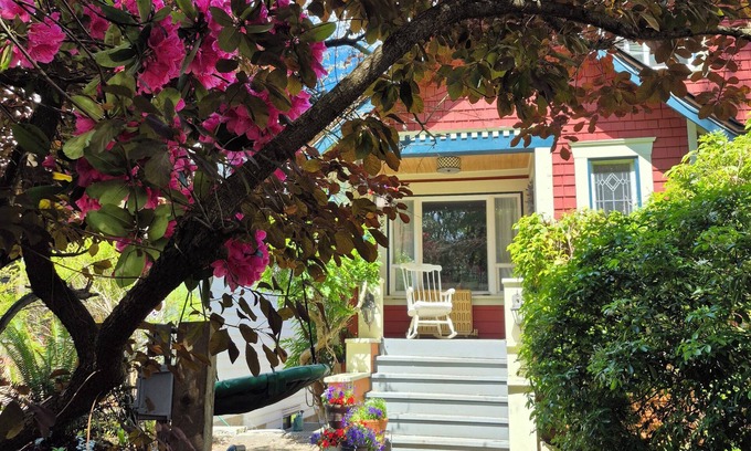 Hastings Casa | COZY GARDEN SUITE ON TRINITY STREET