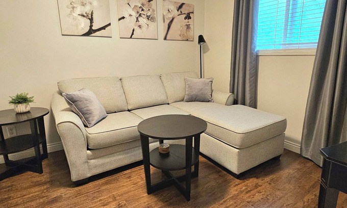 Langley Casa | *Clean and Cozy Main Floor Suite, with private entrance in quiet neighbourhood *