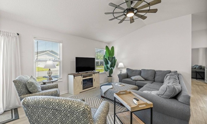 Sumter County Casa | Cozy Gem near Eastport (Golfcart Included)