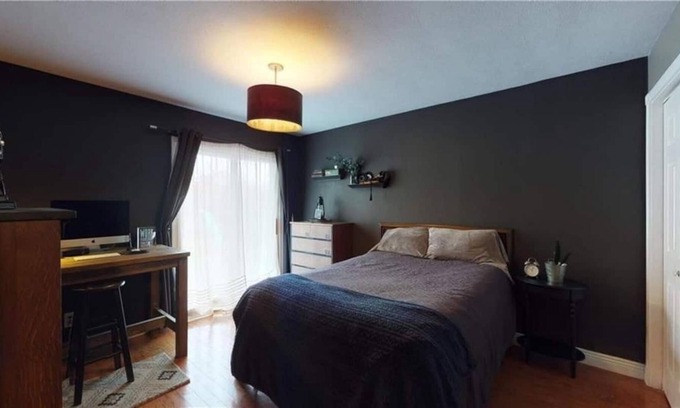 Erie Casa | Cozy Getaway 2BR + Hottub Erie PA Acacia House