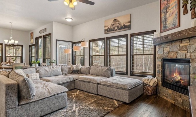 Dover Bay Condominio | Cozy Getaway at The Lazy Bear Lodge: 3BR/2BA in Dover, ID!