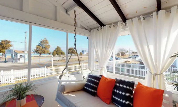 Chesapeake Beach Cabaña | Cozy Getaway - Breezy Point Beach & Marina