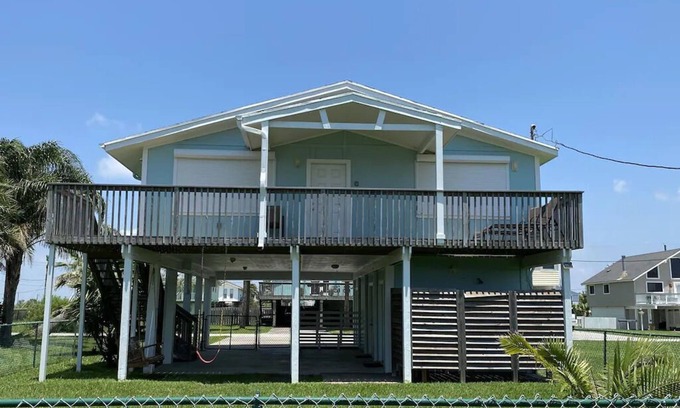 Galveston Casa | Cozy getaway blocks from the beach and the bay. Perfect for families and couples
