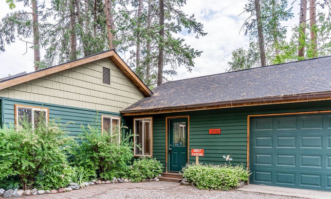 Woods Bay Apartamento | Cozy getaway for two w/ a kitchenette - walk to the lake, marina, & beach
