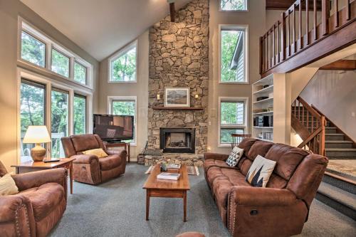 Chestnut Springs Casa | Cozy Getaway in Wintergreen Resort Deck and Hot Tub