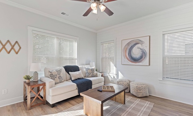 Goose Creek Casa | Cozy Getaway: Spacious Haven for Families & Groups Near Attractions