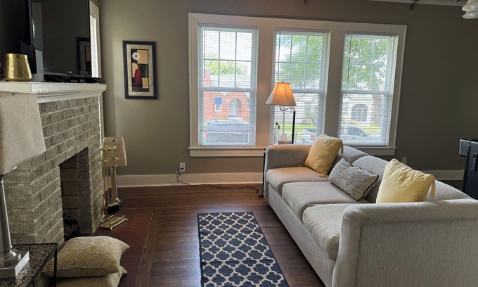Fort Smith Casa | COZY GETAWAY THAT HAS FAMILY FUN COMFORTS