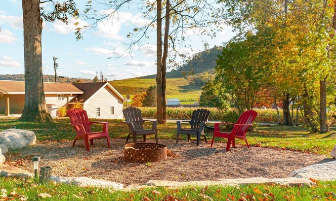 McHenry Cabaña | Cozy Getaway w/ Theater and Hot Tub