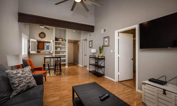 Gilbert Casa | Cozy Gilbert Condo Walking Distance to Downtown !