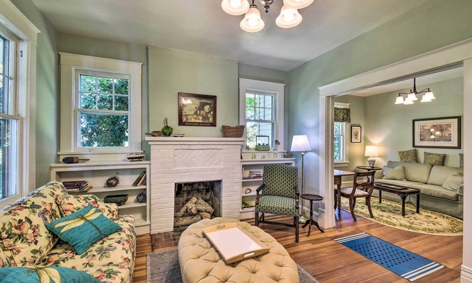 Ware Cabaña | Cozy Gloucester Getaway w/ Porch & Sunroom!