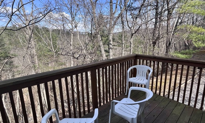 Basye Cabaña | Cozy Golf, Bike, Lake Cottage 3 br/2.5 bth 5 min. Bryce Resort