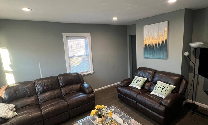 Newton Apartamento | Cozy Gorgeous with a back yard and parking pet friendly on the heart of Waltham
