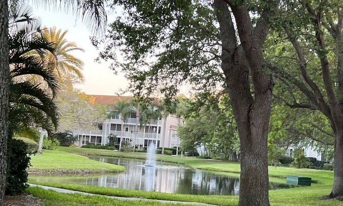 Laurel Park Condominio | Cozy ground floor with screened in Florida room