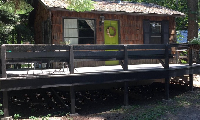 Bigfork Cabina | Acogedora cabaña cerca del río, lago y acceso de senderismo.