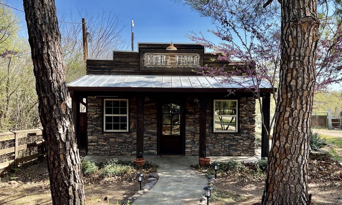 Argyle Casa | Cozy Guest House with Plunge Pool and Outdoor Kitchen!