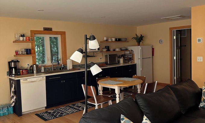 Falmouth Cabina | Cozy guest house with beach rights on quiet Highland Lake