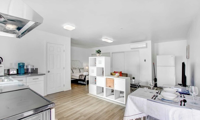 Alhambra Apartamento | Cozy Guesthouse near Downtown Alhambra