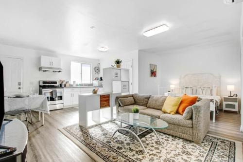 Alhambra Apartamento | Cozy Guesthouse near Downtown Alhambra