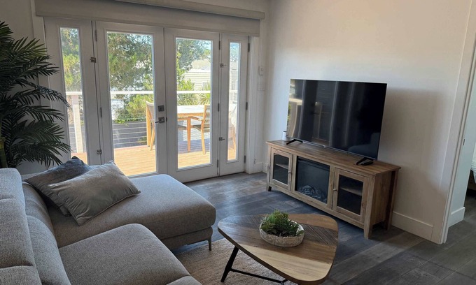 Parkside Casa | Cozy Guesthouse with Modern Appliances & Private Patio