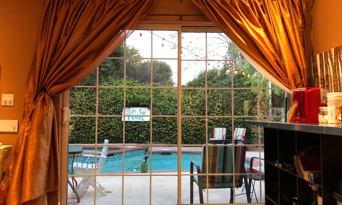 Newhall Casa | Casa de huéspedes privada junto a la piscina