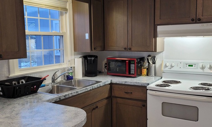 Eastwood Casa | Cozy haven Vacation/Work stay 5 min from downtown and hospitals