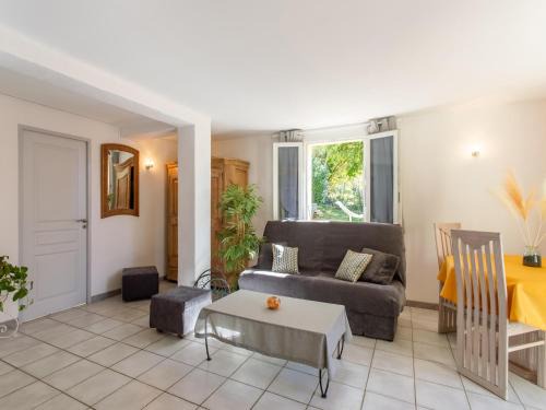 Berre-des-Alpes Casa | Cozy Hillside Escape in Berre