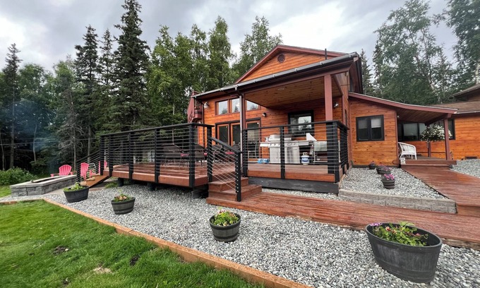 Rabbit Creek Casa | COZY HILLSIDE HOME WITH A BEAUTIFUL DECK, FIRE PIT, SAUNA & PLENTY OF PARKING