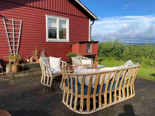 Undenas Casa | Cozy Hilltop Cottage With Fantastic View