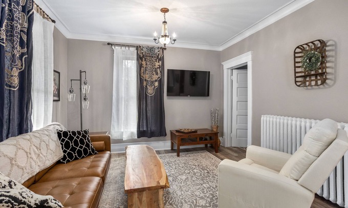 Appleton Casa | ♥ Cozy historic 3BR w/ bridge view! Sleeps 7 ♥