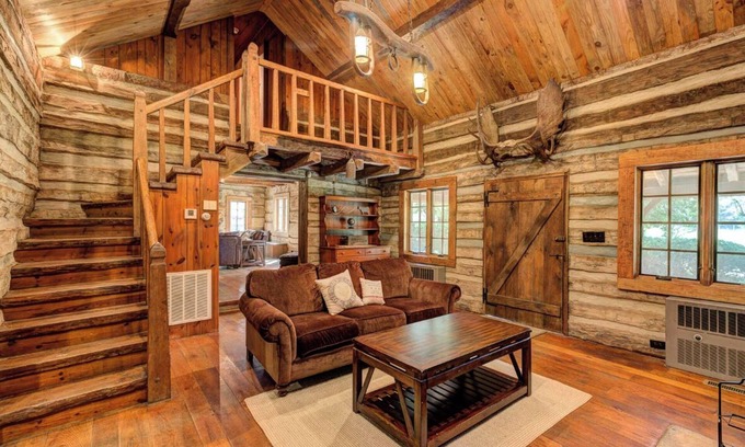 Stokes Cabina | Cozy Historic Cabin!