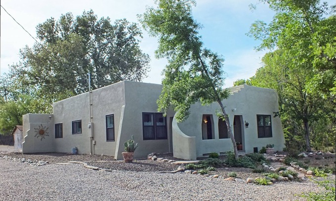 Cottonwood Cabaña | Cozy Historic Cottage in Old Town Cottonwood, near Sedona & Jerome