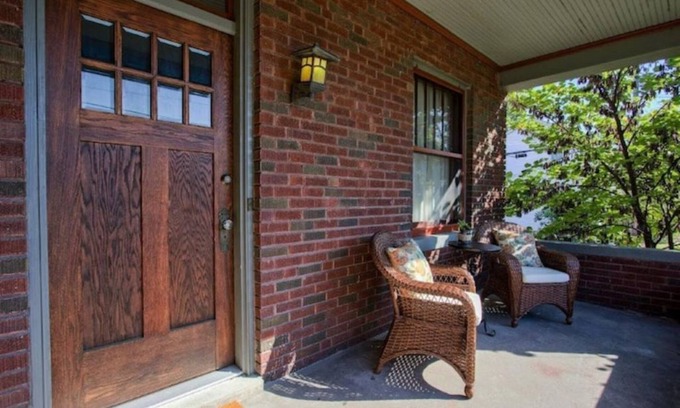 Edwardsville Apartamento | Cozy Historic Downtown Edwardsville Charmer