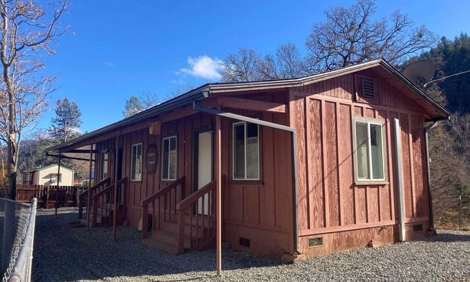 Douglas City Casa | Cozy historic Mining Cabin in Douglas City close to the Trinity River