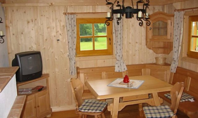 Lassing Apartamento | Acogedora casa de vacaciones con estufa de azulejos