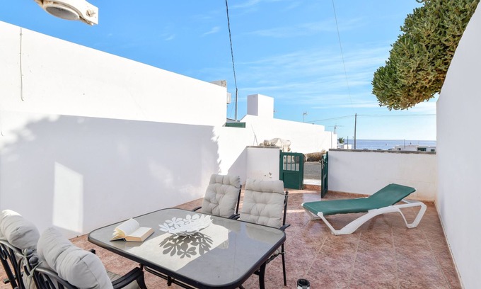 Playa Quemada Apartamento | Acogedor apartamento vacacional "Apartamento Ayla" con vistas a la montaña