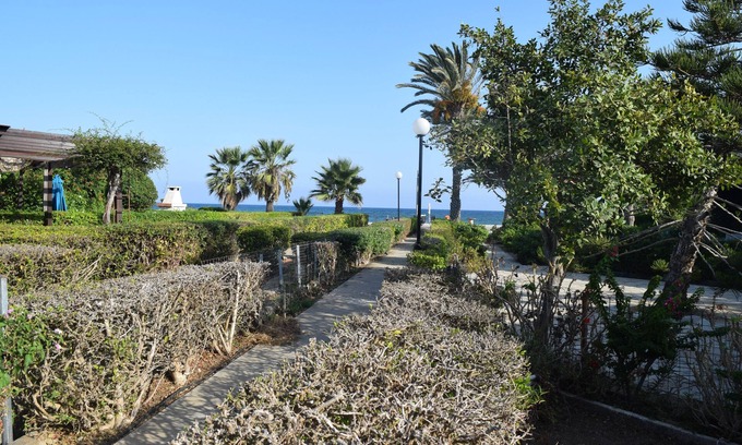 Larnaca Casa | Cozy holiday beach house 30 steps away from the beach