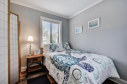 Holiday Beach Apartamento | Cozy Holiday Hideaway, Sleeps 4! Steps to the Beach! Renovated 2021 condo